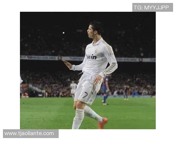 足球明星辉煌成就全解析领略传奇球员的精彩瞬间与影响力